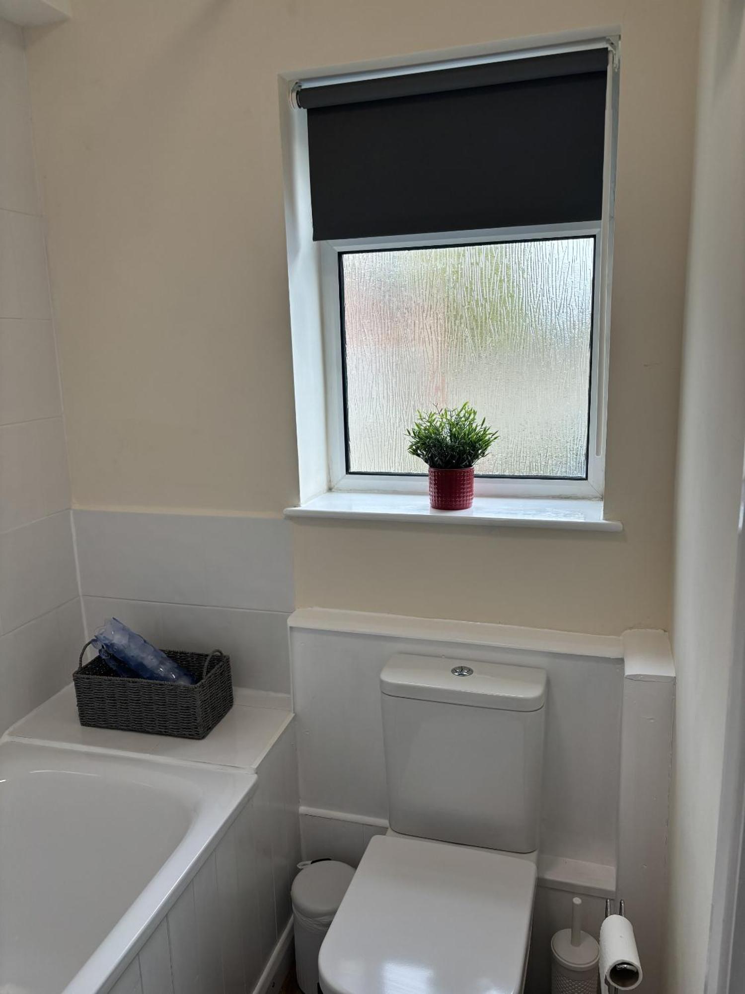 Central - 1 Bed, Cosy Retreat Swindon Exterior photo