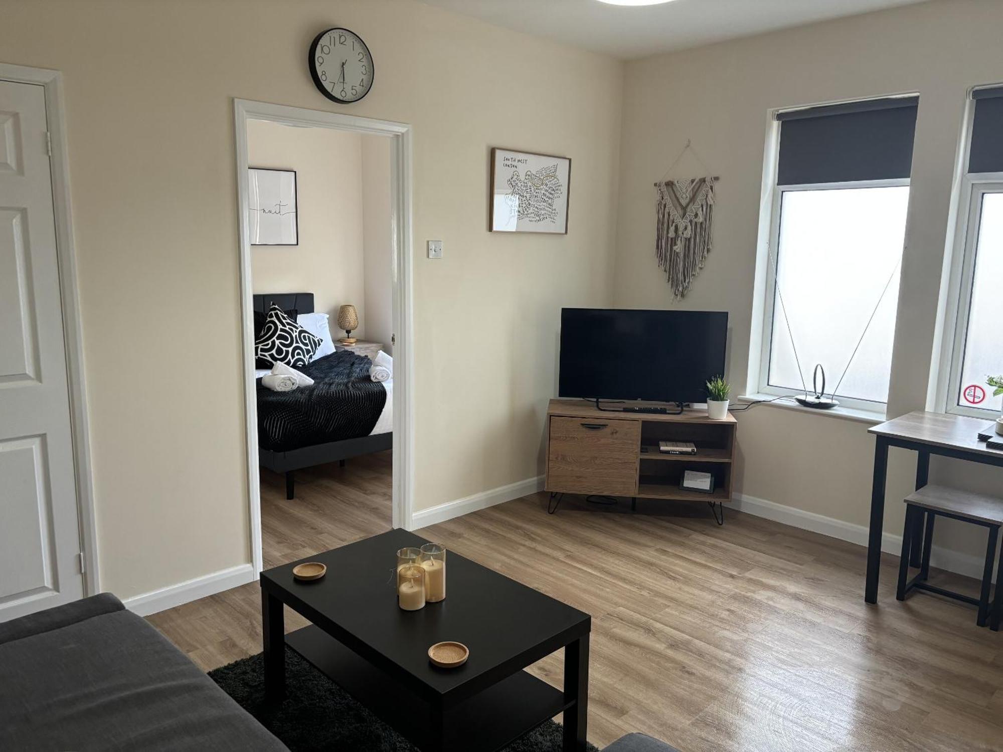 Central - 1 Bed, Cosy Retreat Swindon Exterior photo